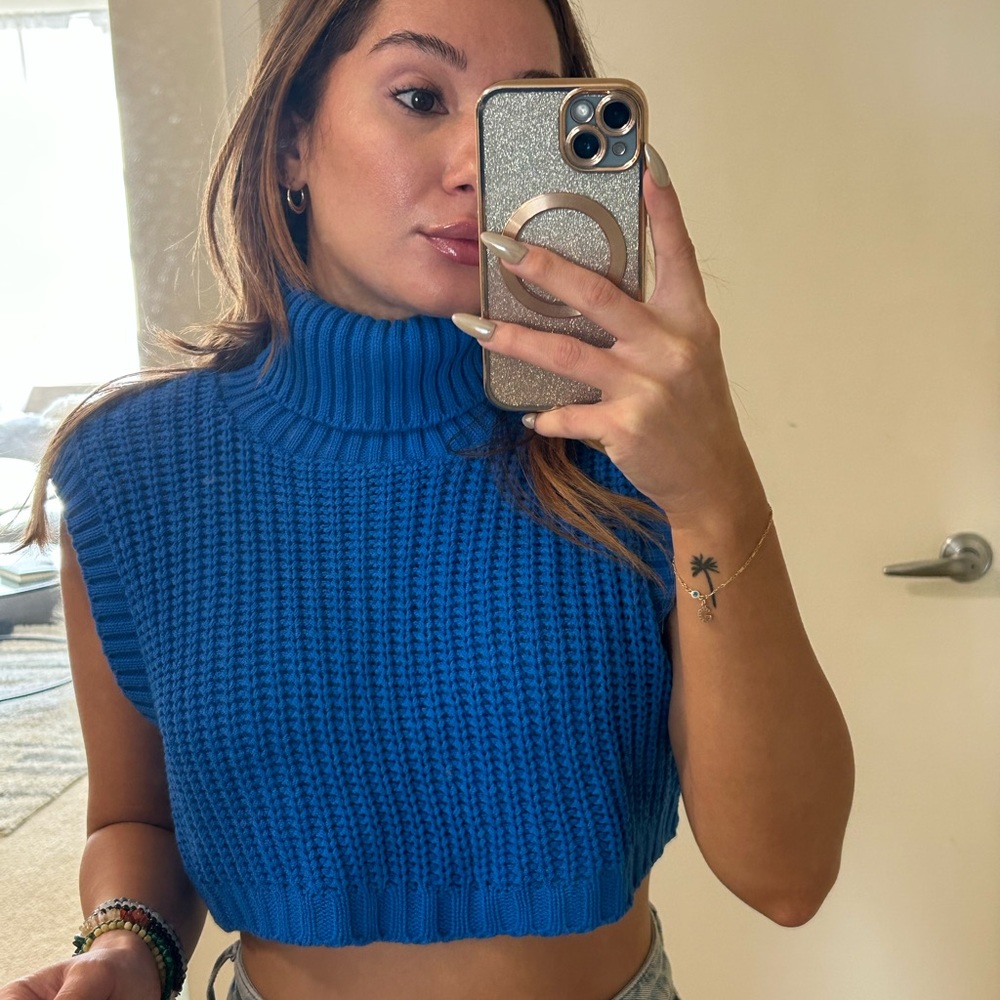 Blue crop sweater top